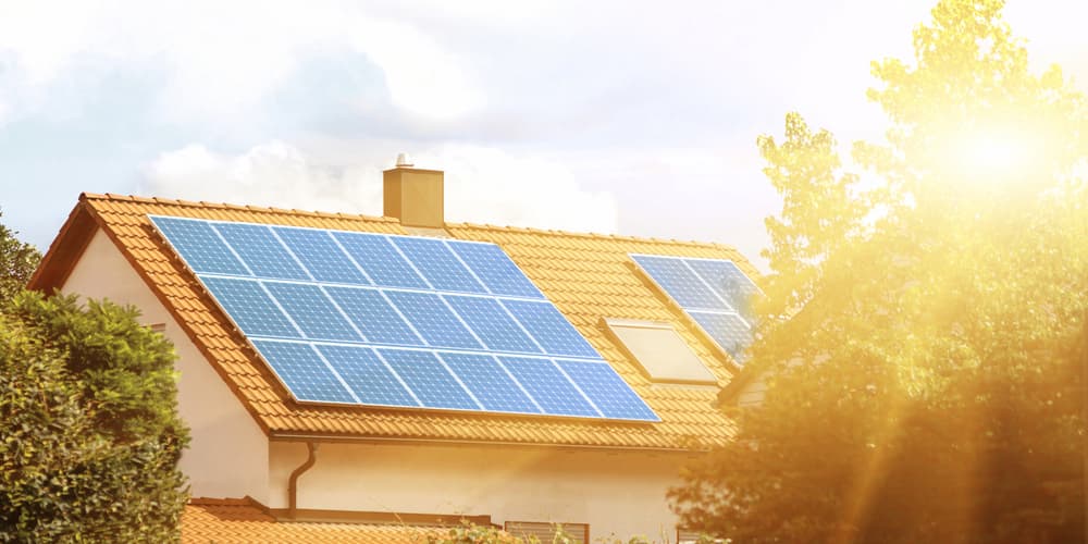 Eine Photovoltaikanlage auf dem Dach, braucht es zusätzlichen Schutz?