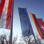 Flaggen deutschsprachiger Länder und der EU als Symbol für die Baufinanzierung für Grenzgänger